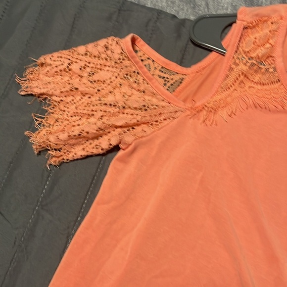 Sz L open shoulder top. - Picture 2 of 5